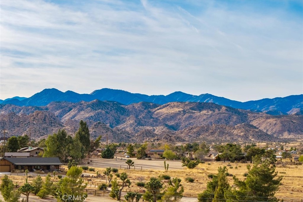 59 Curtis Rd, Pioneertown, CA 92268
