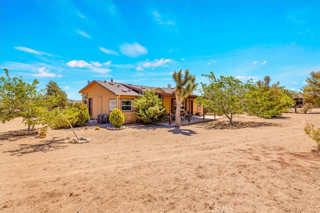 5175 Tom Mix Rd, Pioneertown, CA 92268