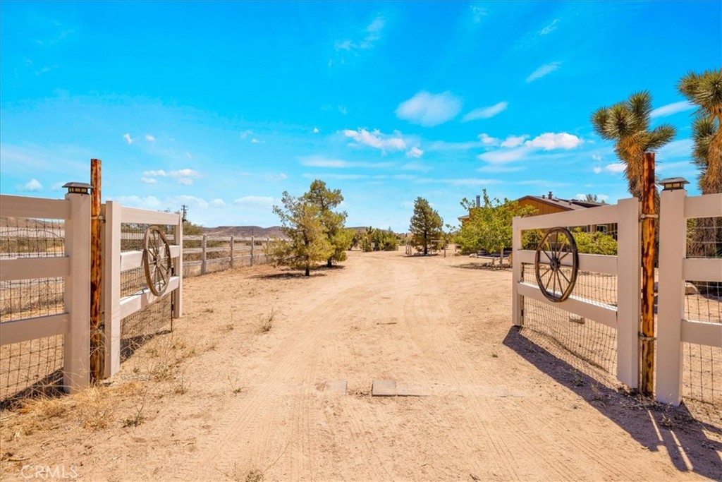 5175 Tom Mix Rd, Pioneertown, CA 92268