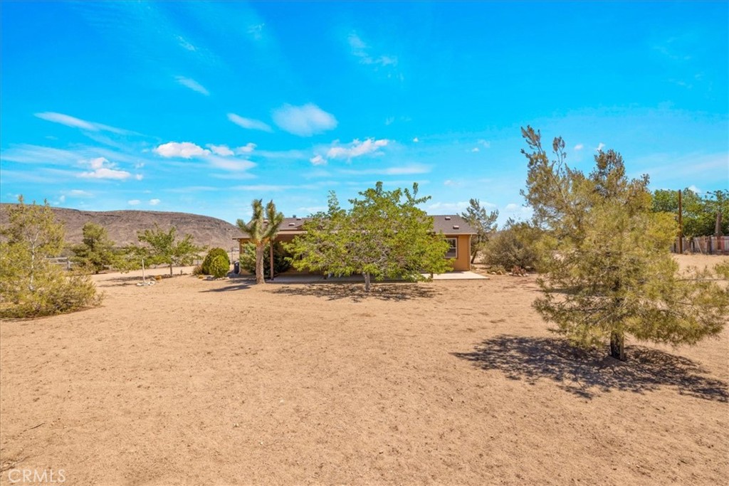 5175 Tom Mix Rd, Pioneertown, CA 92268