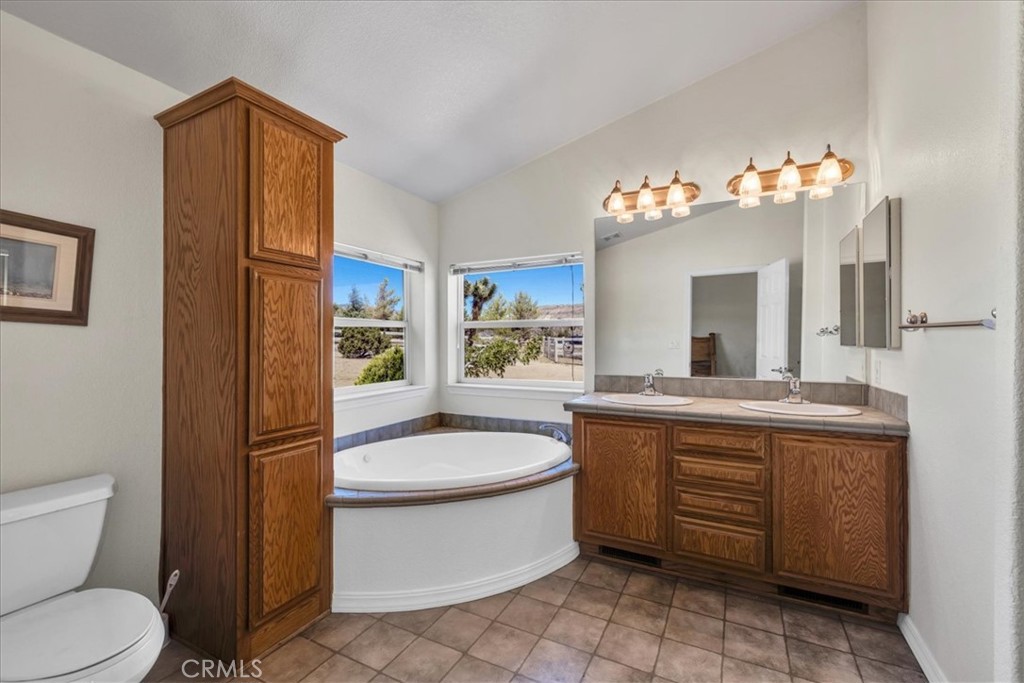 5175 Tom Mix Rd, Pioneertown, CA 92268