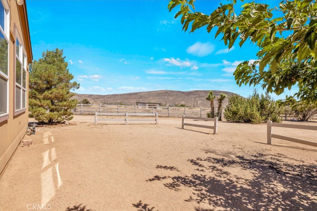 5175 Tom Mix Rd, Pioneertown, CA 92268