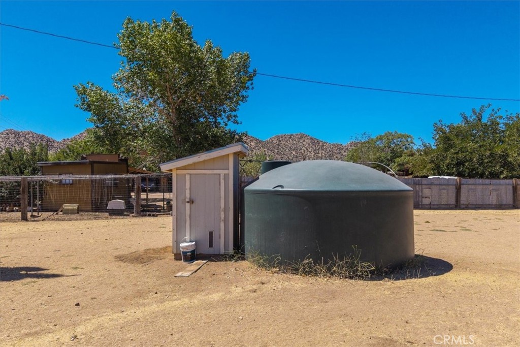 5175 Tom Mix Rd, Pioneertown, CA 92268
