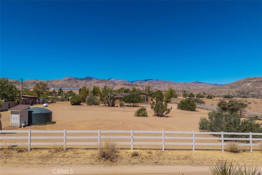 5175 Tom Mix Rd, Pioneertown, CA 92268