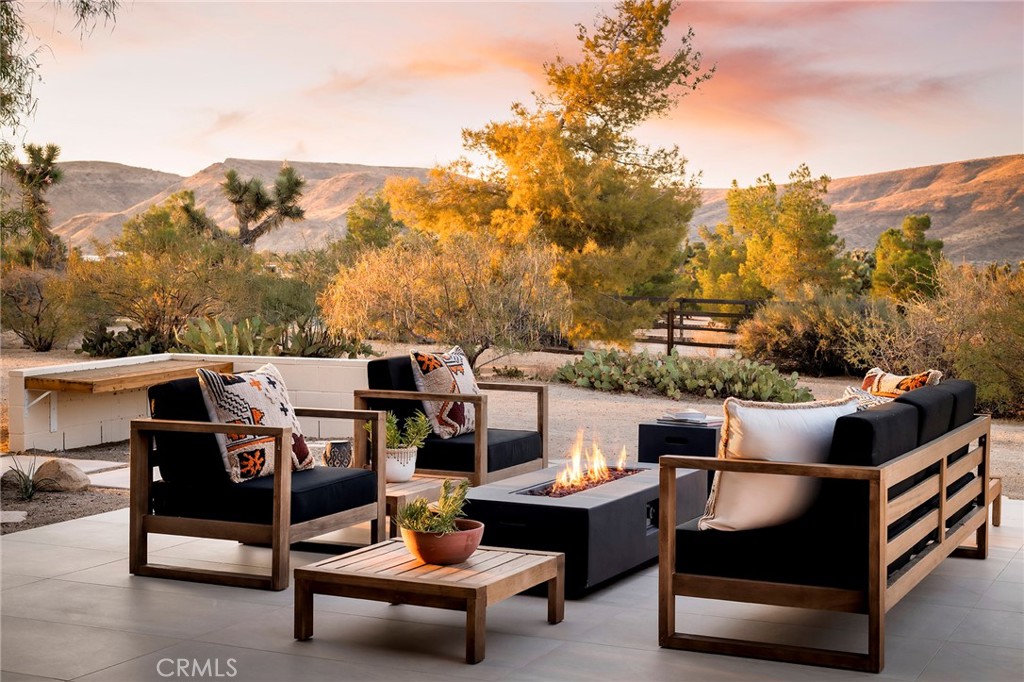 53655 Annie Oakley Rd, Pioneertown, CA 92268