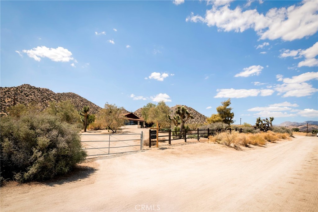 53655 Annie Oakley Rd, Pioneertown, CA 92268