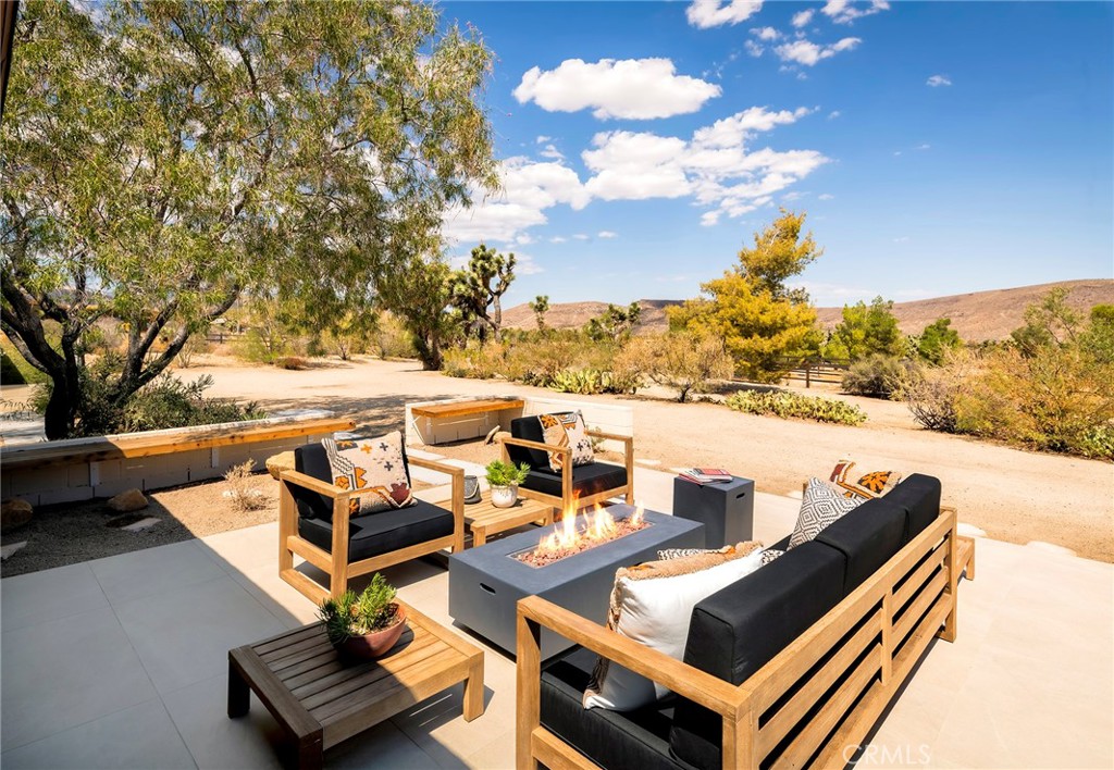 53655 Annie Oakley Rd, Pioneertown, CA 92268