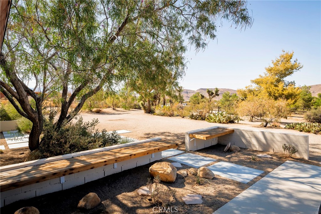 53655 Annie Oakley Rd, Pioneertown, CA 92268