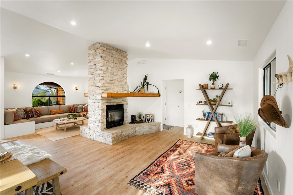 53655 Annie Oakley Rd, Pioneertown, CA 92268