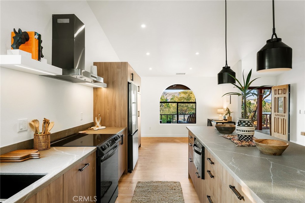 53655 Annie Oakley Rd, Pioneertown, CA 92268