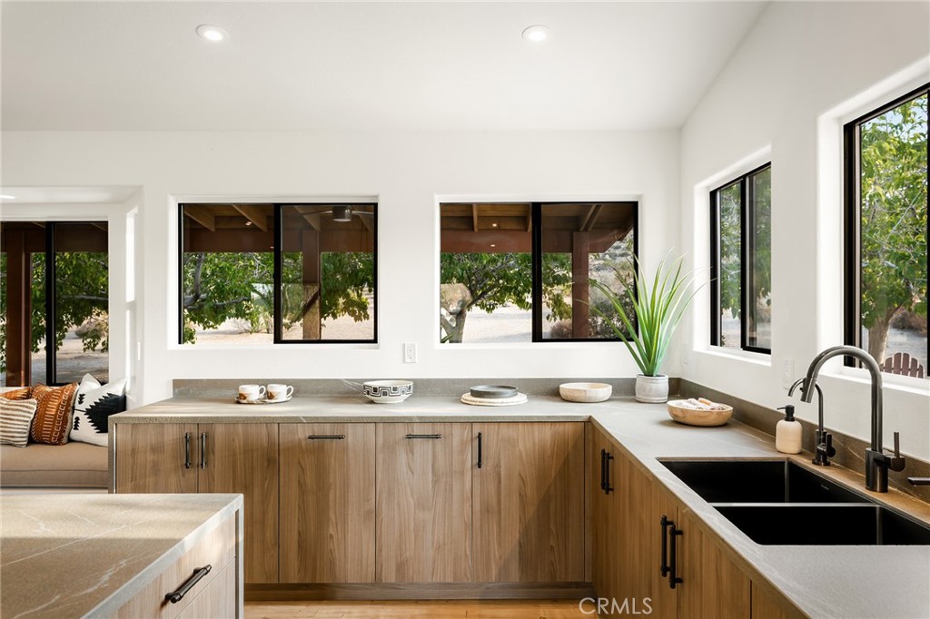 53655 Annie Oakley Rd, Pioneertown, CA 92268