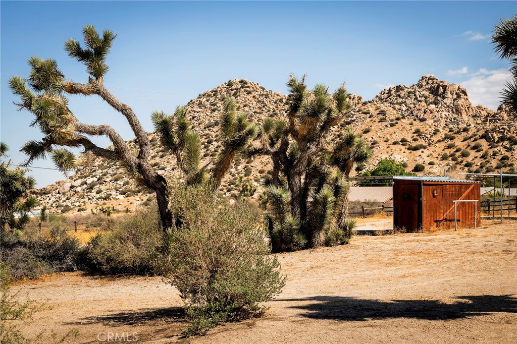 53655 Annie Oakley Rd, Pioneertown, CA 92268