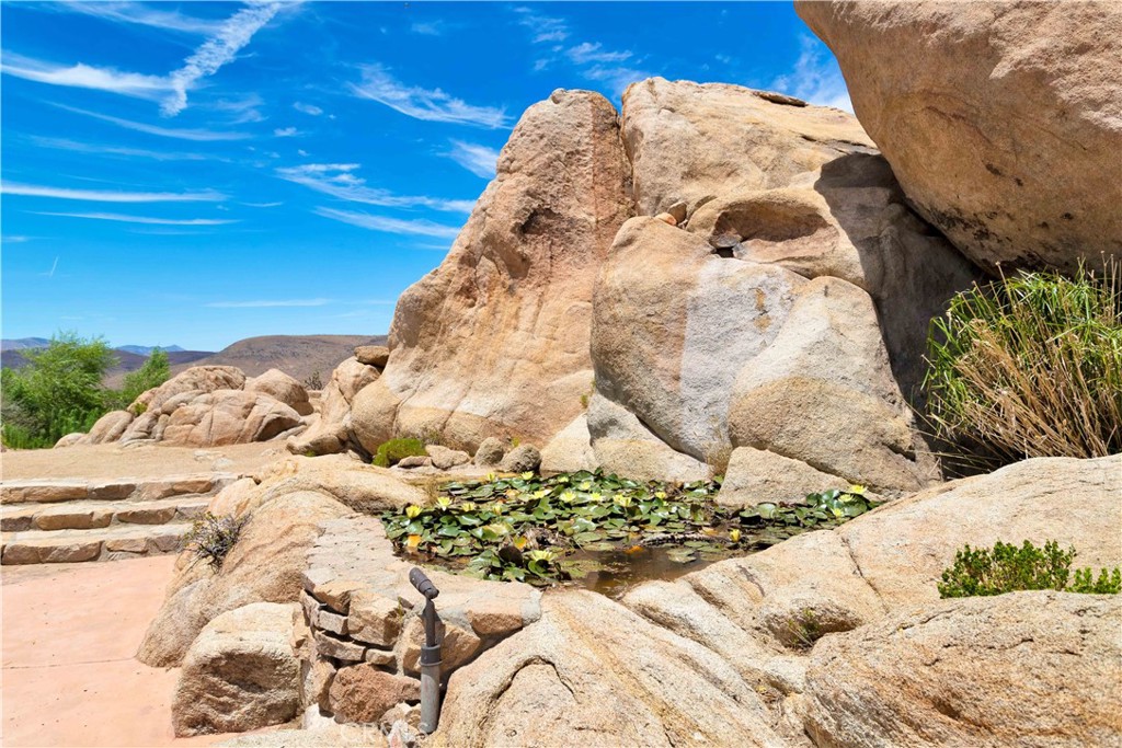 55290 Flying Tigers Rd, Pioneertown, CA 92268