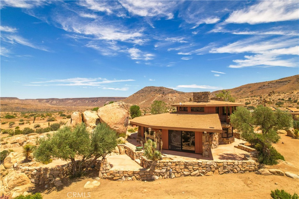 55290 Flying Tigers Rd, Pioneertown, CA 92268