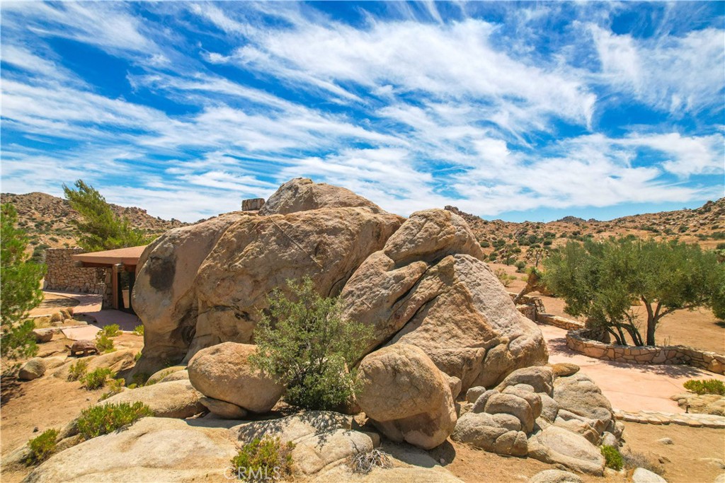 55290 Flying Tigers Rd, Pioneertown, CA 92268