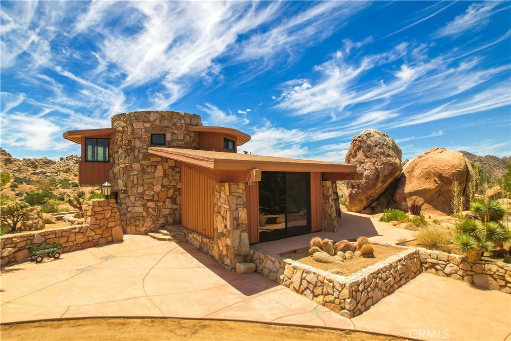 55290 Flying Tigers Rd, Pioneertown, CA 92268