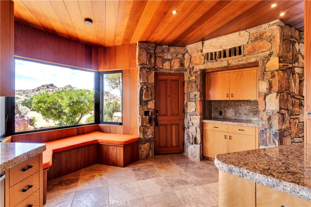55290 Flying Tigers Rd, Pioneertown, CA 92268