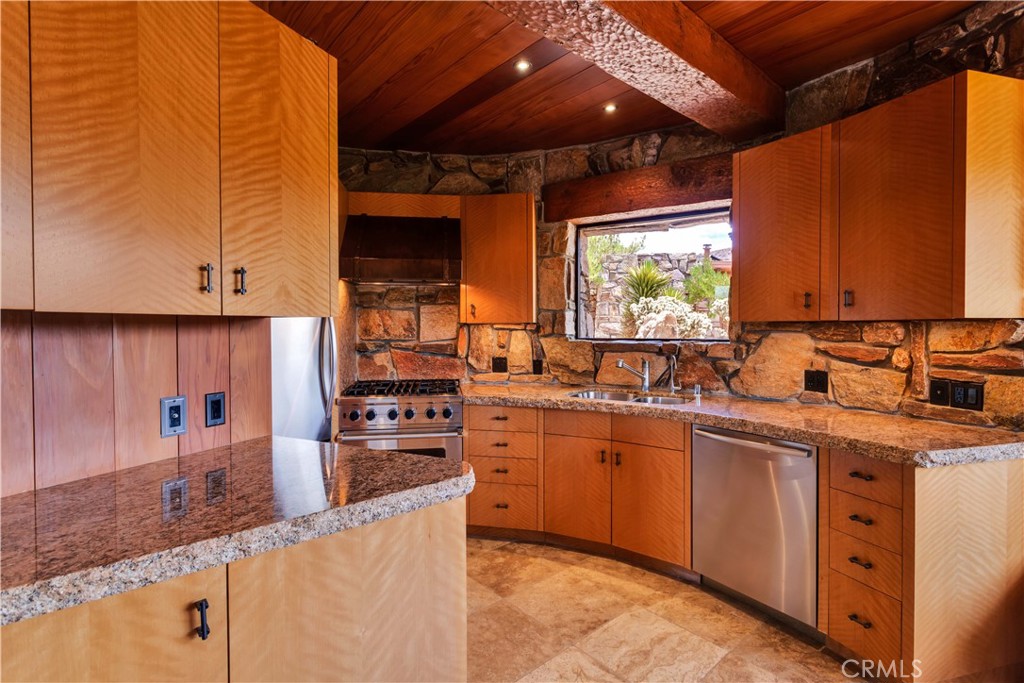 55290 Flying Tigers Rd, Pioneertown, CA 92268