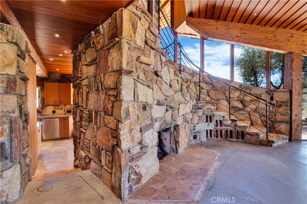 55290 Flying Tigers Rd, Pioneertown, CA 92268