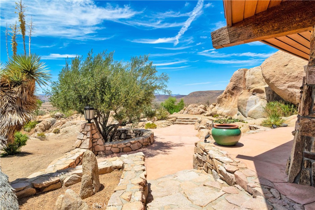 55290 Flying Tigers Rd, Pioneertown, CA 92268