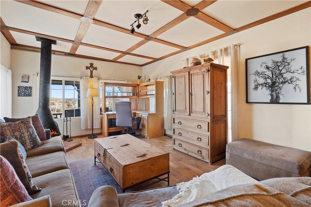 2860 Orange Trl, Pioneertown, CA 92268
