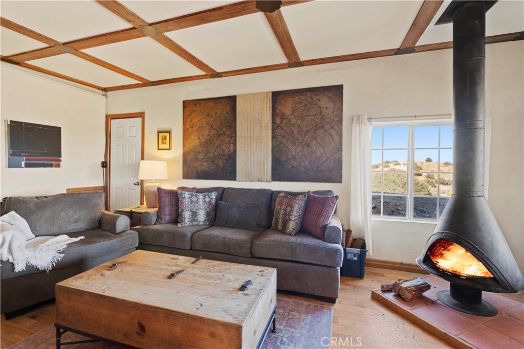 2860 Orange Trl, Pioneertown, CA 92268
