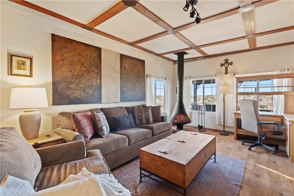 2860 Orange Trl, Pioneertown, CA 92268