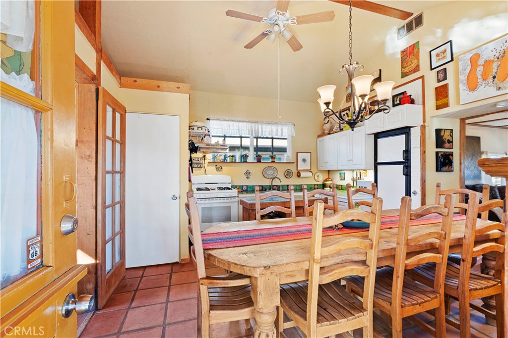 2860 Orange Trl, Pioneertown, CA 92268