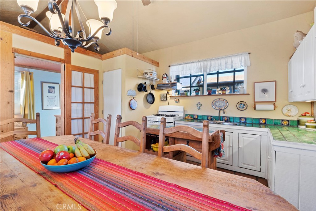 2860 Orange Trl, Pioneertown, CA 92268