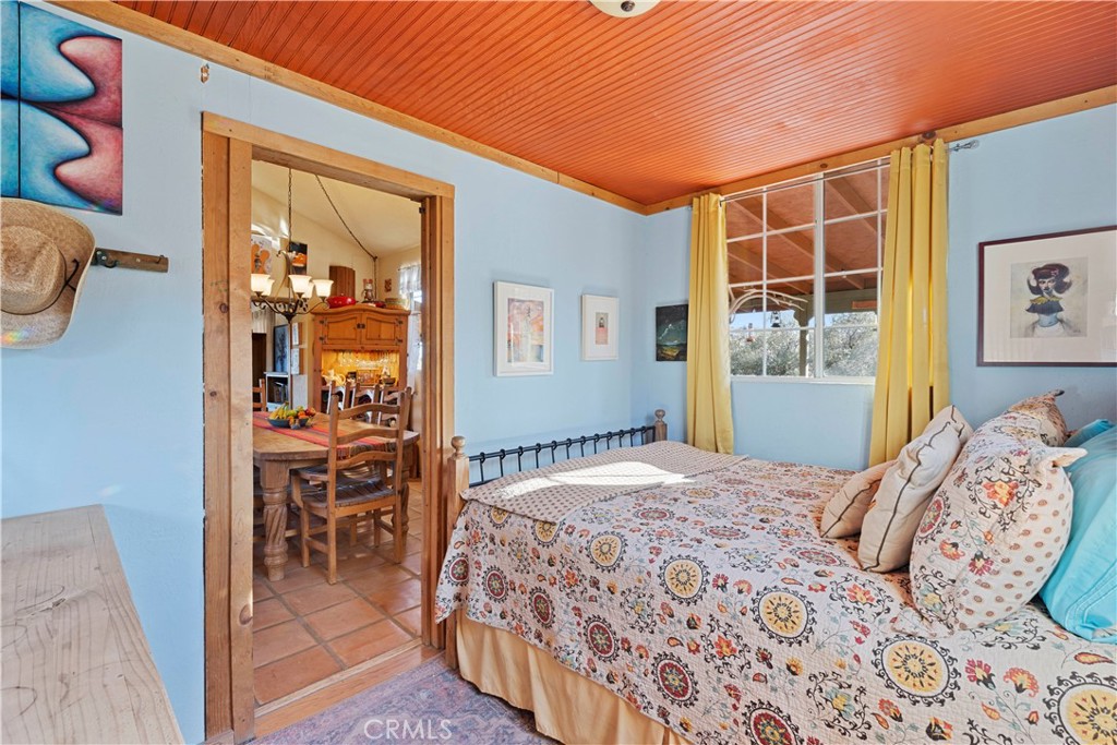 2860 Orange Trl, Pioneertown, CA 92268