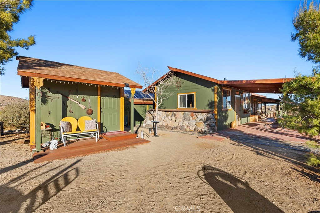 2860 Orange Trl, Pioneertown, CA 92268