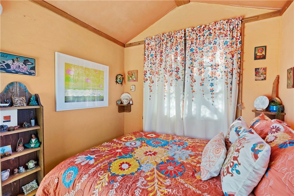 2860 Orange Trl, Pioneertown, CA 92268