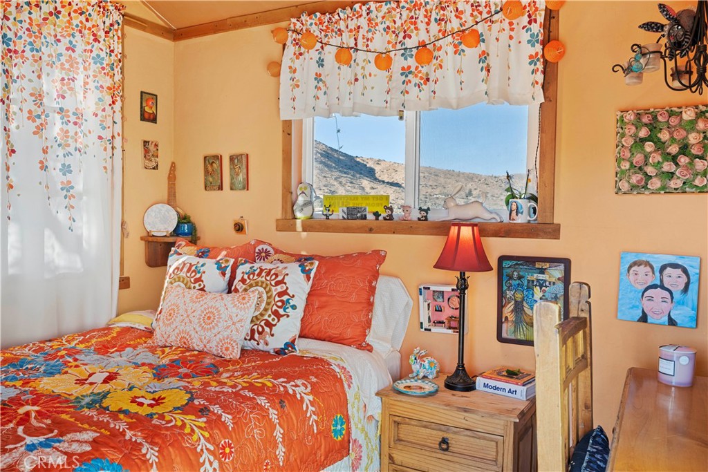 2860 Orange Trl, Pioneertown, CA 92268
