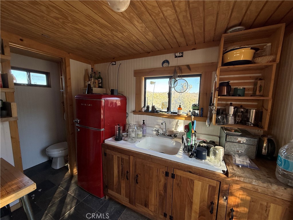 46861 Burns Canyon Rd., Pioneertown, CA 92268