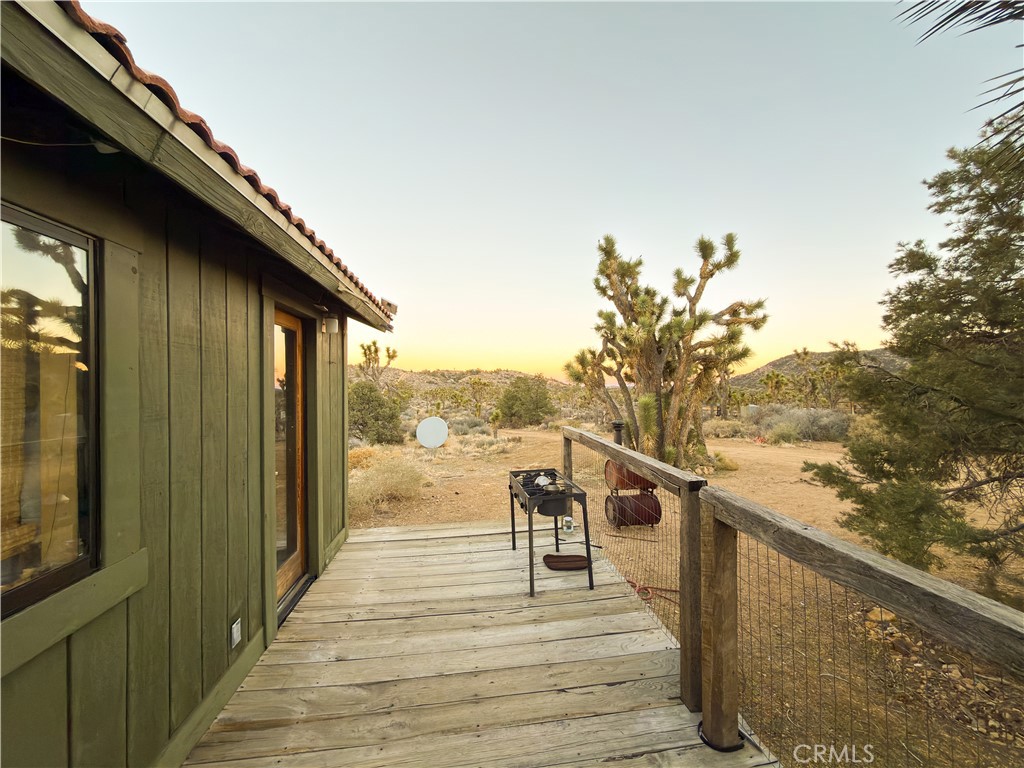 1352 Orion Trl, Pioneertown, CA 92268