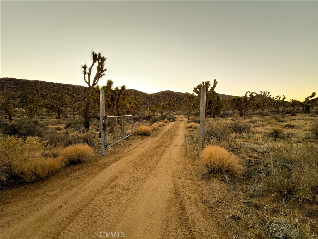 1352 Orion Trl, Pioneertown, CA 92268