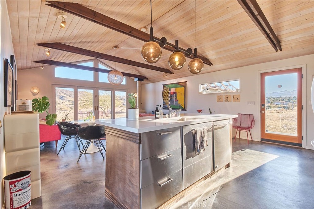 52733 Oak Dr, Pioneertown, CA 92268