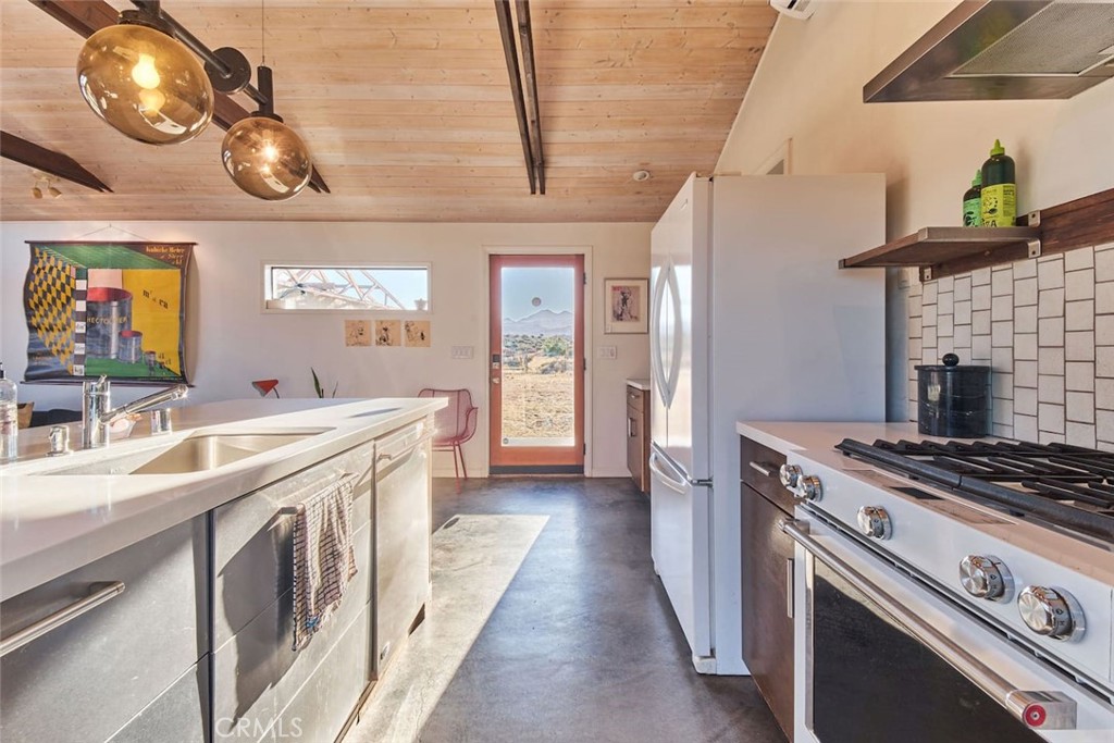 52733 Oak Dr, Pioneertown, CA 92268