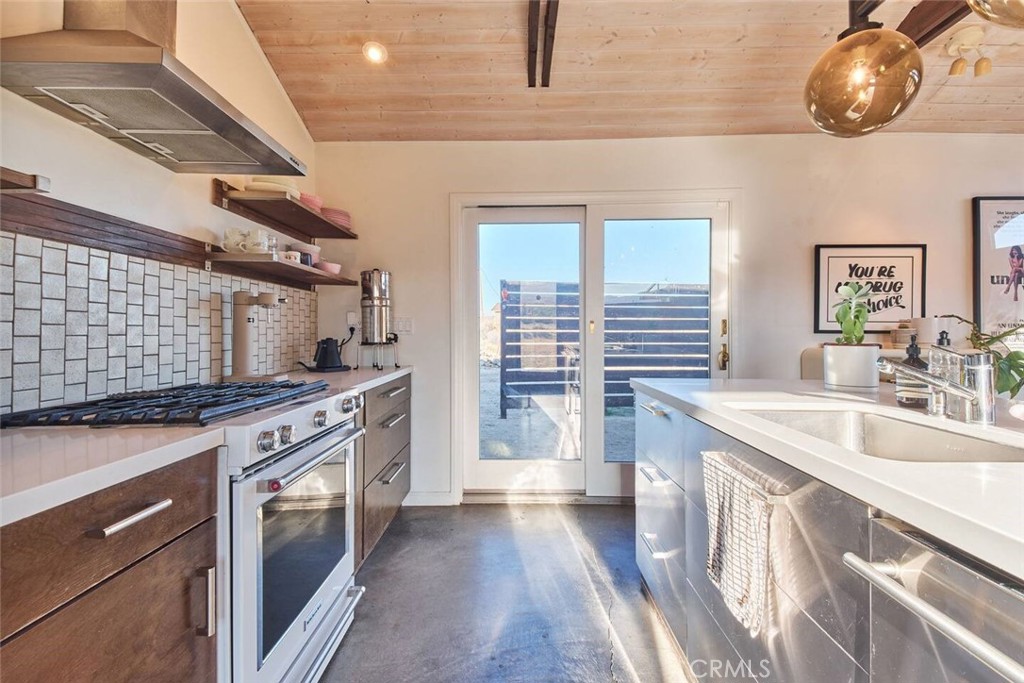 52733 Oak Dr, Pioneertown, CA 92268