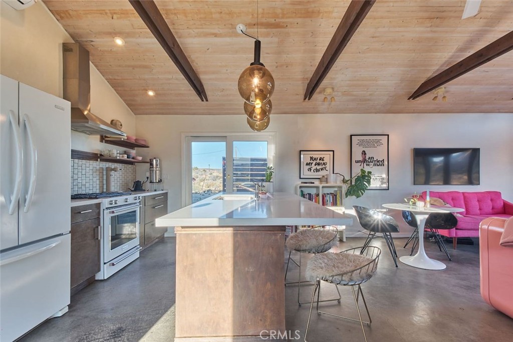 52733 Oak Dr, Pioneertown, CA 92268