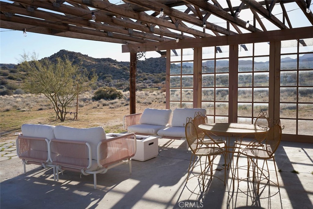 52733 Oak Dr, Pioneertown, CA 92268