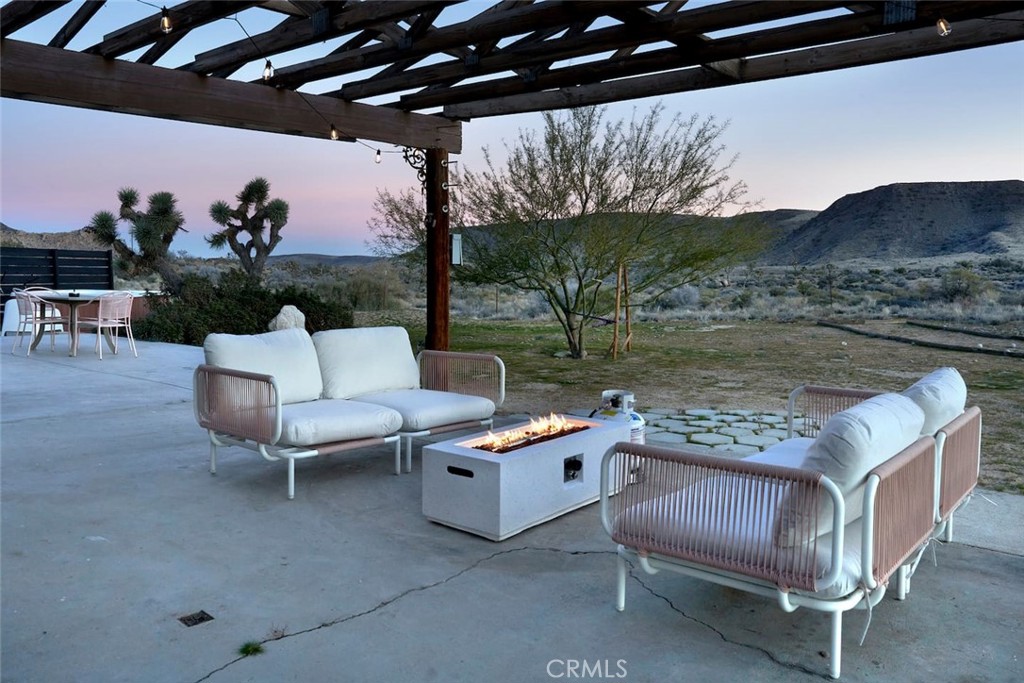52733 Oak Dr, Pioneertown, CA 92268