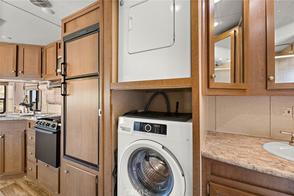 1111 Saratoga, Pioneertown, CA 92268