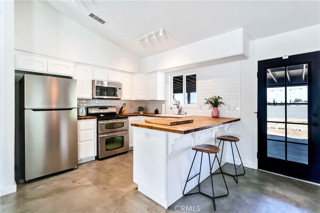 5415 Red Ryder Rd, Pioneertown, CA 92268