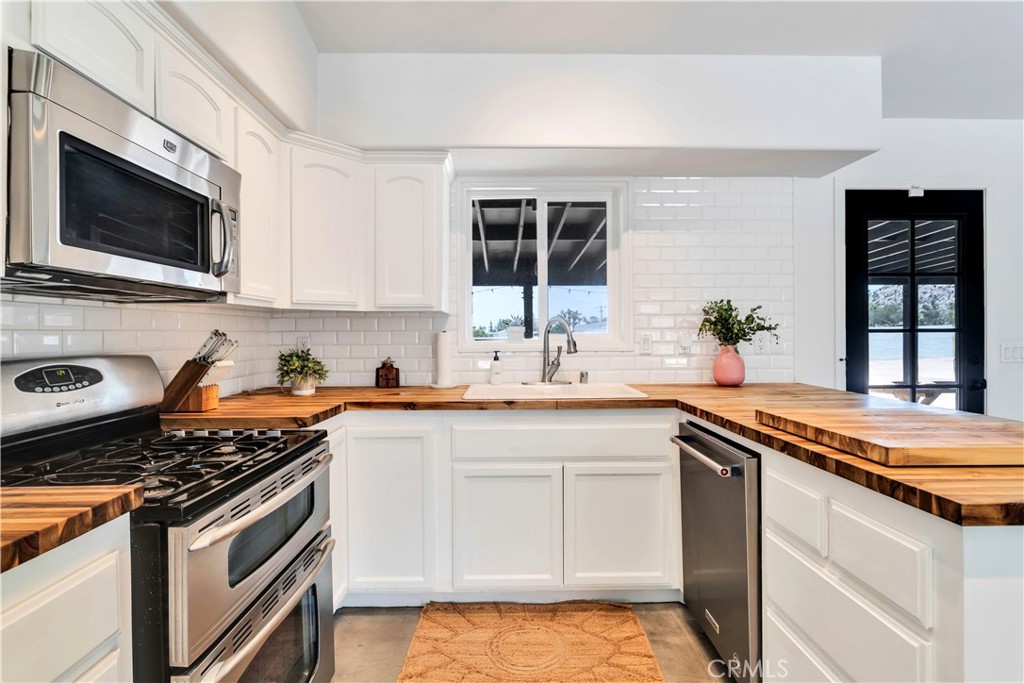 5415 Red Ryder Rd, Pioneertown, CA 92268