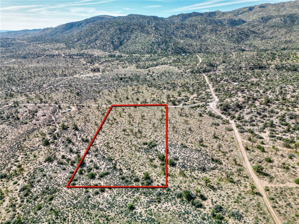 26 Vista Rd, Pioneertown, CA 92356