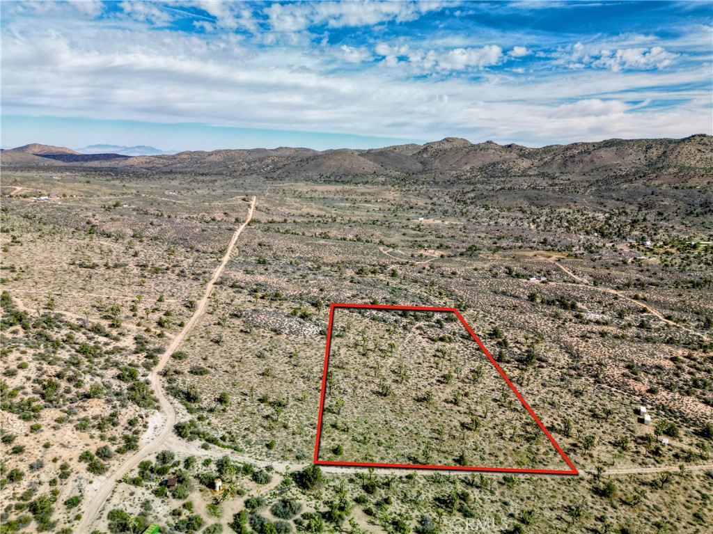 26 Vista Rd, Pioneertown, CA 92356