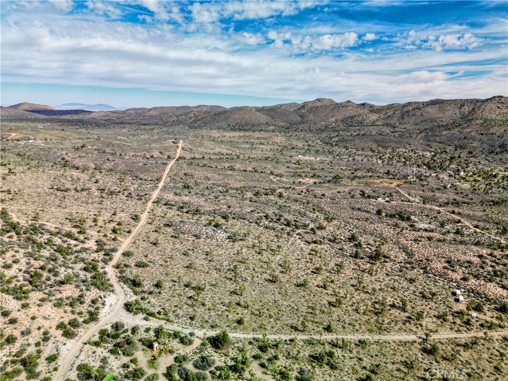 26 Vista Rd, Pioneertown, CA 92356