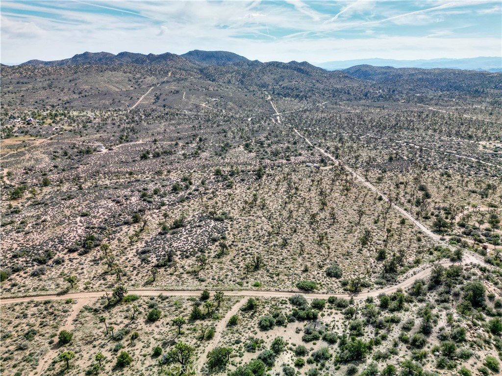 26 Vista Rd, Pioneertown, CA 92356