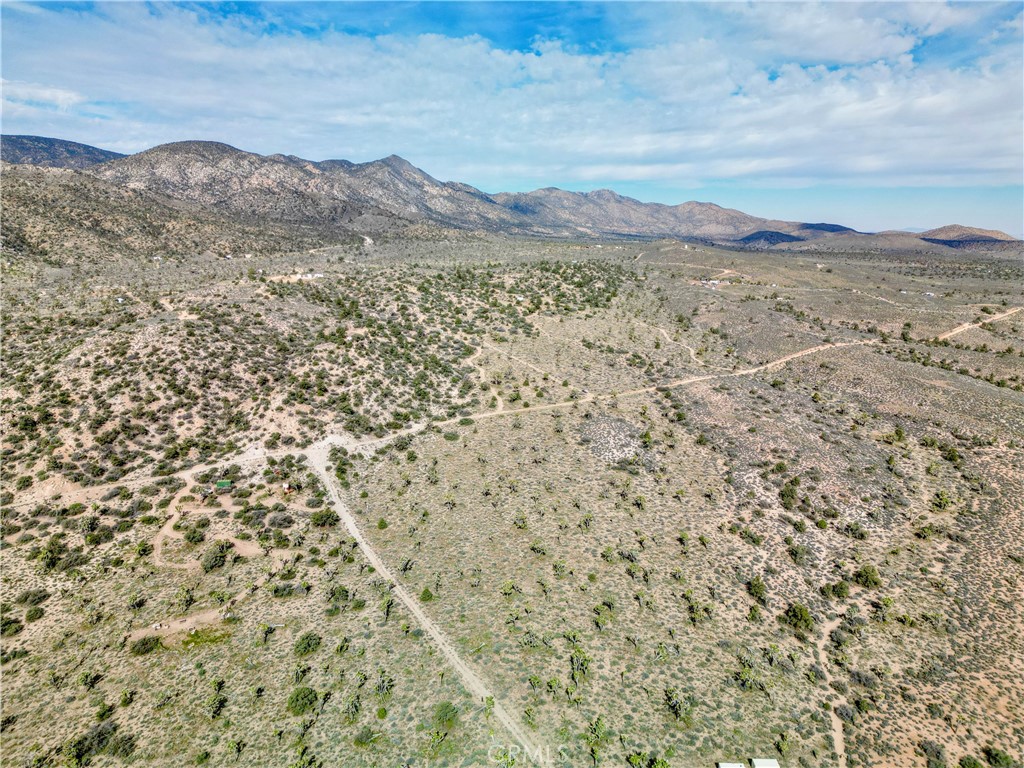 26 Vista Rd, Pioneertown, CA 92356